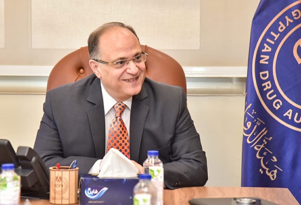 هيئة الدواء تبحث مع «داف» و«كيورليدز» تعزيز إتاحة العلاجات المبتكرة في السوق المصري