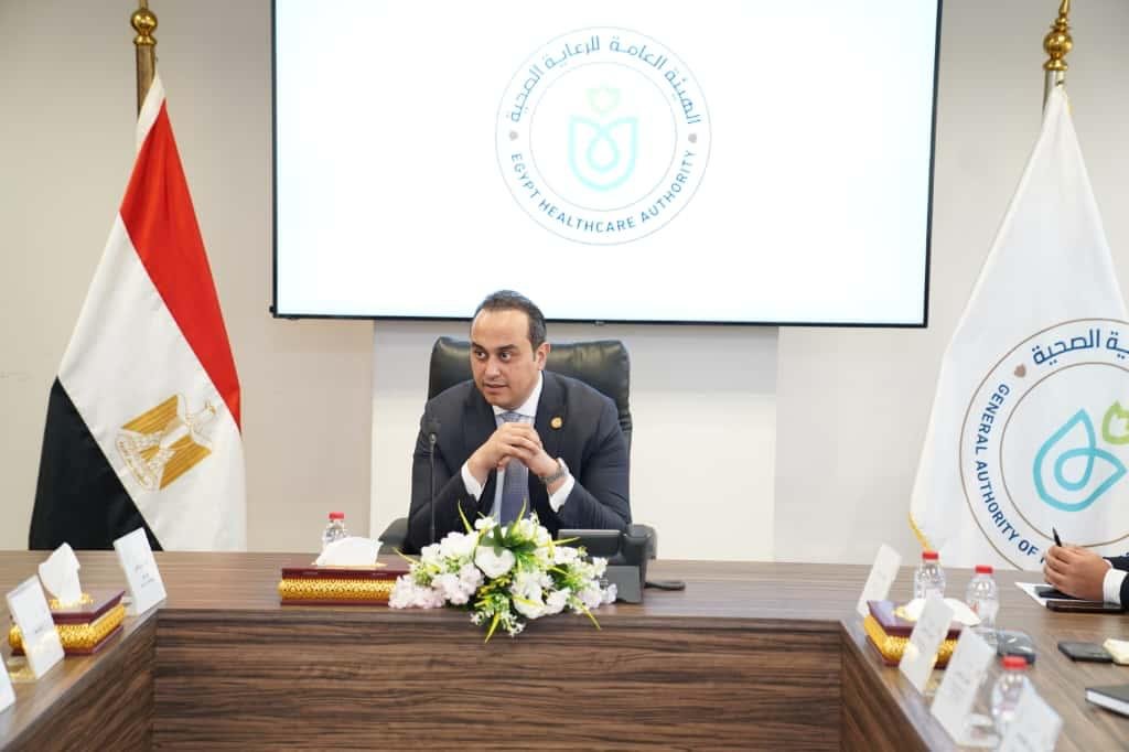 السبكي يراجع الاستراتيجية الجديدة قبل إطلاقها في الملتقى السنوي