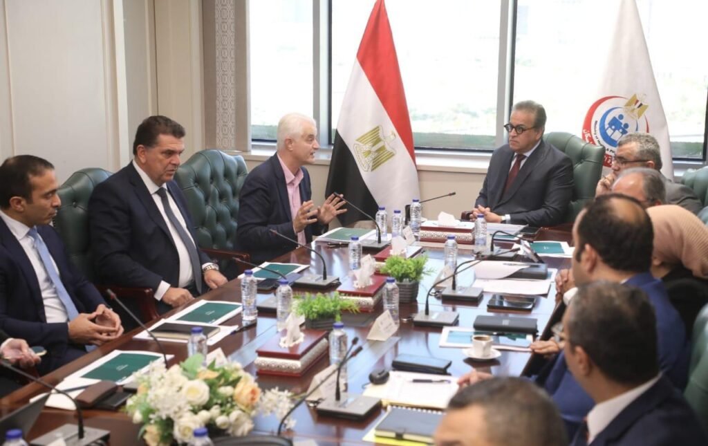 وزير الصحة يعقد اجتماعًا مع وفد مجموعتي «Curagita» و«ACH» لمناقشة سبل التعاون المشترك في مشروع مدينة النيل الطبية