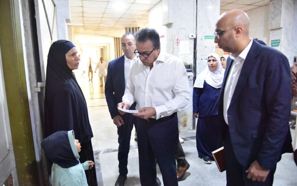وزير الصحة يوجه بإحالة المتغيبين عن العمل بقسمي العيادات الخارجية والصيدلية إلى التحقيق في الجيزة والفيوم