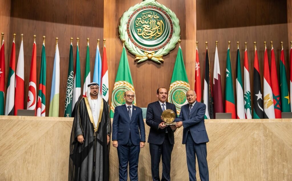 قطاع الطب الوقائي يحصد المركز الأول عربيًا بجائزة التميز الحكومي عن مشروع ميكنة التطعيمات