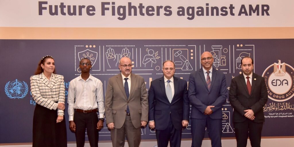 رئيس هيئة الدواء يشيد بدور طلاب “Future Fighters” في مواجهة مقاومة المضادات الحيوية