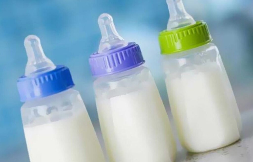 الصحة: تطوير منظومة صرف الألبان الصناعية وتوفير 6.7 مليون علبة شبيهة لبن الأم الصحة: تطوير منظومة صرف الألبان الصناعية وتوفير 6.7 مليون علبة شبيهة لبن الأم