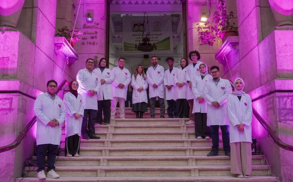 بالتعاون مع مؤسسة مصر للصحة والتنمية المستدامة وUNFPA نقابة أطباء مصر تُضيء مبناها رفضًا لختان الإناث